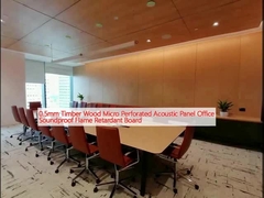 0.5mm Kayu Kayu Micro Perforated Panel Akustik Kantor Soundproof Flame Retardant Board
