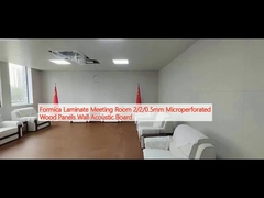 Formica Laminate Ruang Pertemuan 2/2/0.5mm Panel Kayu Mikroporasi Papan Akustik Dinding