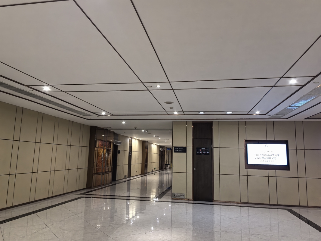 Hotel Banque Hall 2/2/0.5mm Microperforated Wood Panels MDF Ceiling Tiles Acoustic Board 
